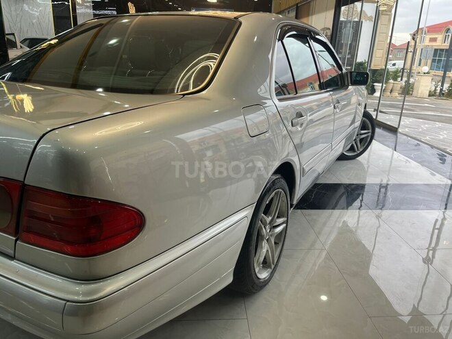 Mercedes E 220-4