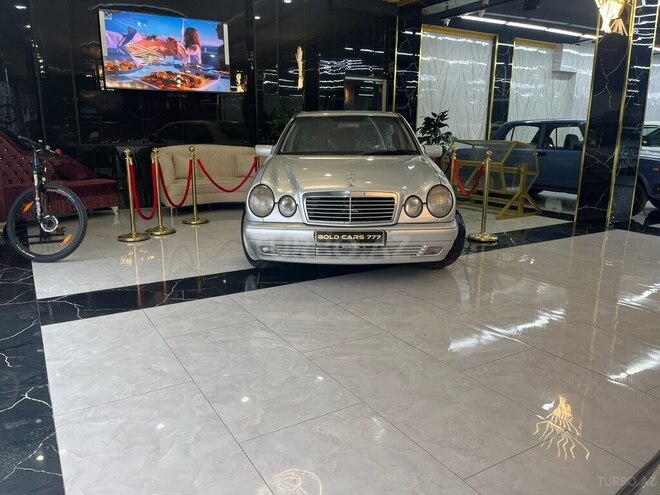 Mercedes E 220-1