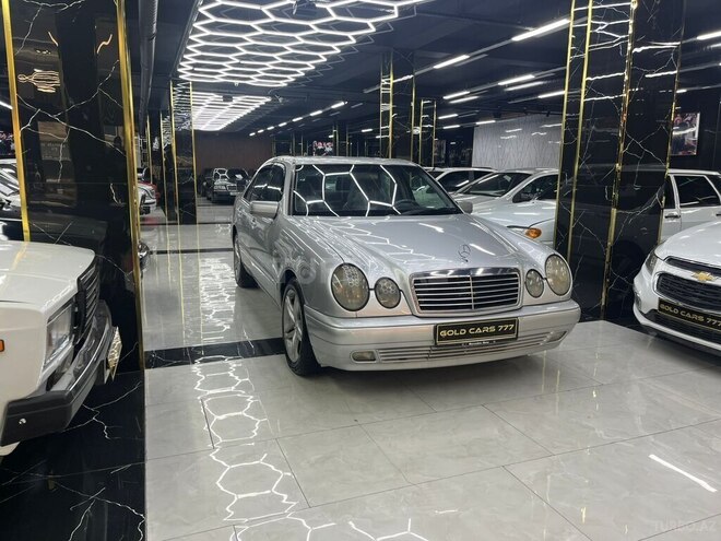 Mercedes E 220-12