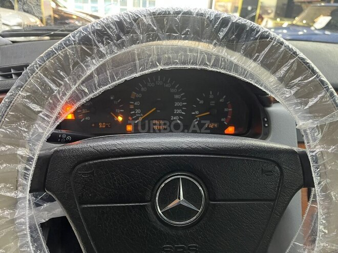 Mercedes E 220-14