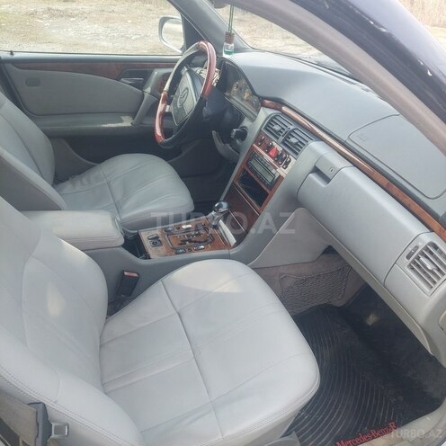 Mercedes E 300 1998, 234,686 km - 3.0 l - Ucar