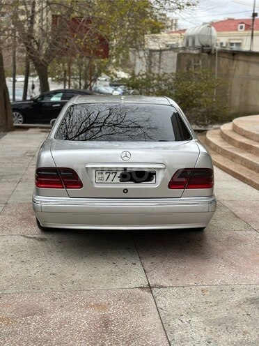 Mercedes E 220 2001, 545,457 km - 2.2 l - Bakı