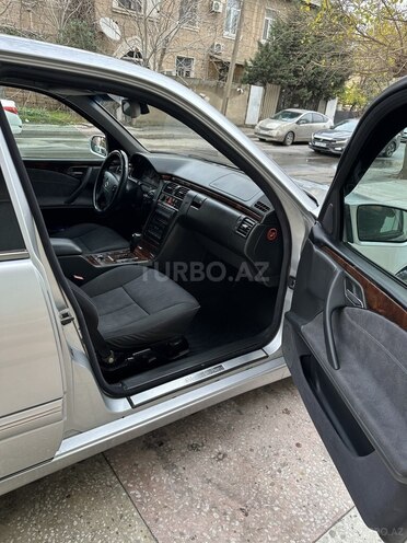 Mercedes E 220 2001, 545,457 km - 2.2 l - Bakı