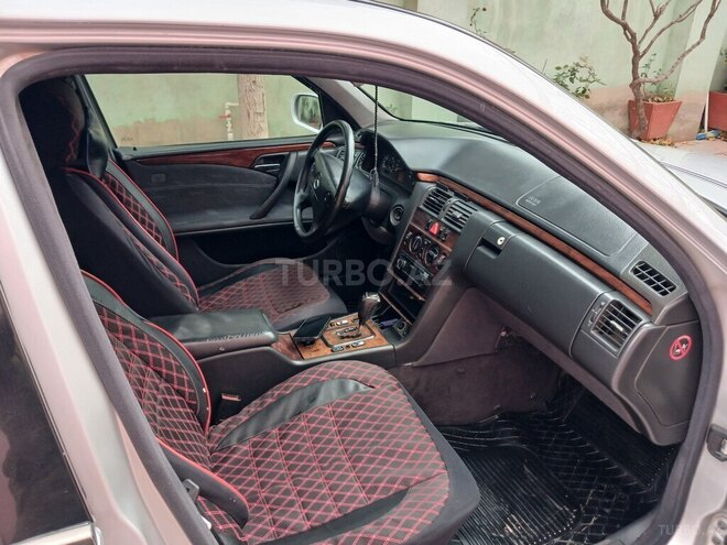 Mercedes E 220 1999, 330,000 km - 2.2 l - Sumqayıt
