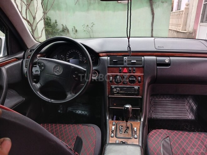 Mercedes E 220 1999, 330,000 km - 2.2 l - Sumqayıt