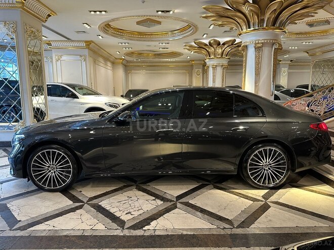 Mercedes E 300 e-5