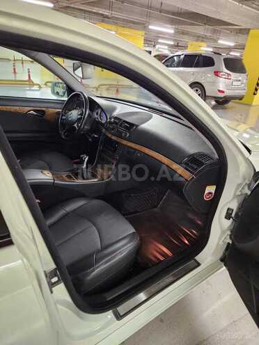 Mercedes E 200-11