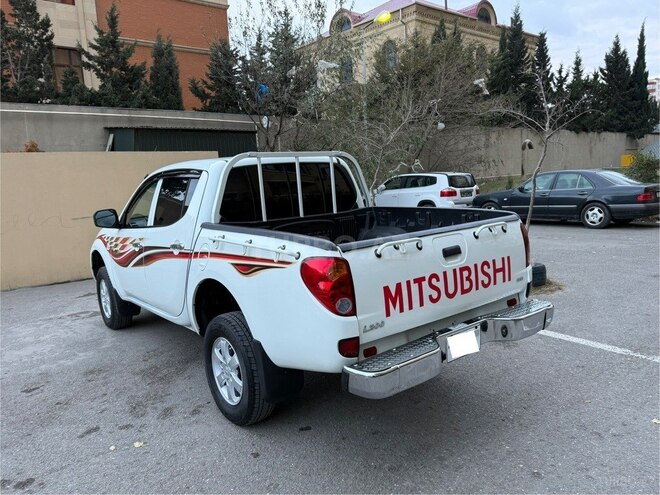 Mitsubishi L200 2013, 196,000 km - 2.5 л - Bakı