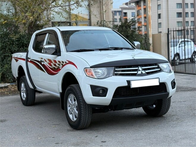 Mitsubishi L200 2013, 196,000 km - 2.5 л - Bakı