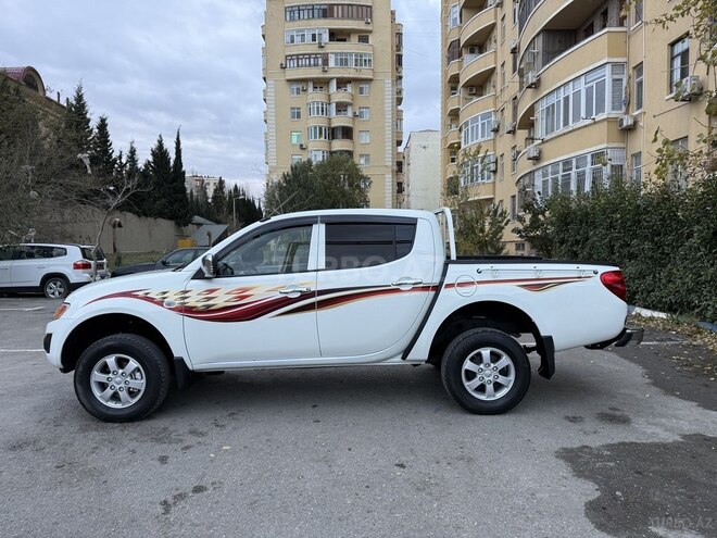 Mitsubishi L200 2013, 196,000 km - 2.5 л - Bakı