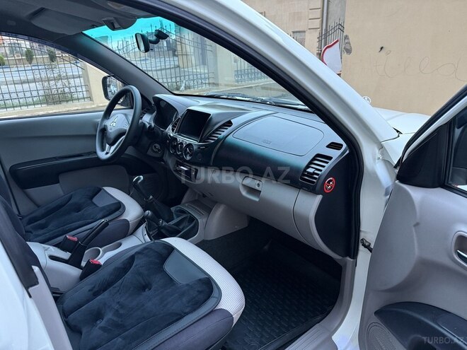 Mitsubishi L200 2013, 196,000 km - 2.5 л - Bakı
