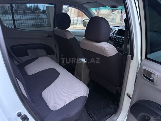 Mitsubishi L200 2013, 196,000 km - 2.5 л - Bakı