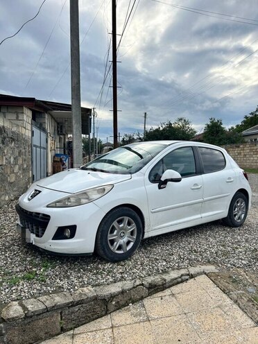 Peugeot 207 2012, 298,000 km - 1.6 l - Quba