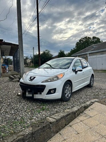 Peugeot 207 2012, 298,000 km - 1.6 l - Quba