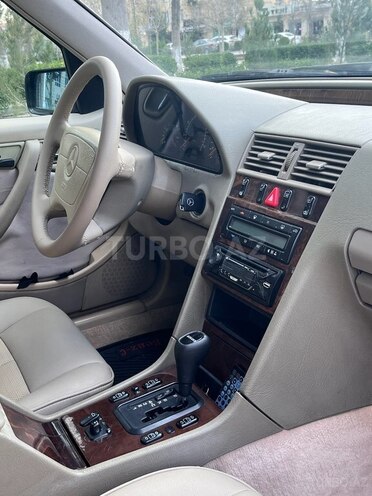 Mercedes C 230 1998, 270,814 km - 2.3 l - İmişli
