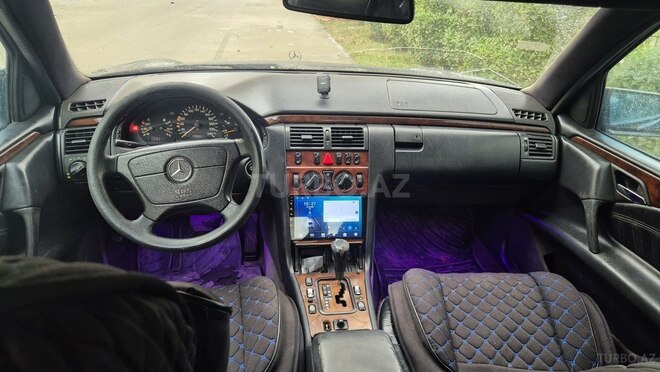 Mercedes E 220 1999, 595,165 km - 2.2 l - Sabirabad