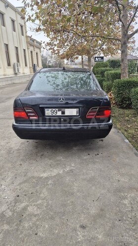 Mercedes E 220 1999, 595,165 km - 2.2 l - Sabirabad