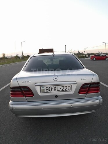 Mercedes E 220 2000, 585,000 km - 2.2 l - Ucar