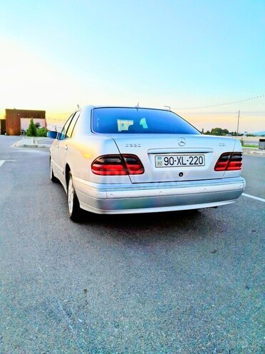 Mercedes E 220 2000, 585,000 km - 2.2 l - Ucar