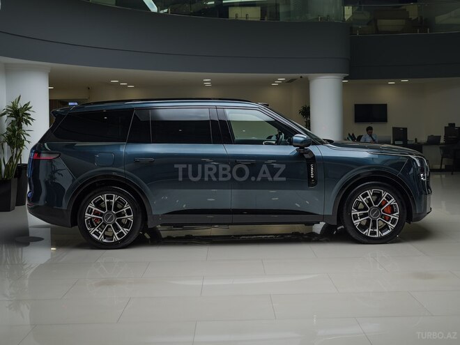 Lynk & Co 900-8
