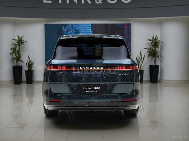 Lynk & Co 900-5
