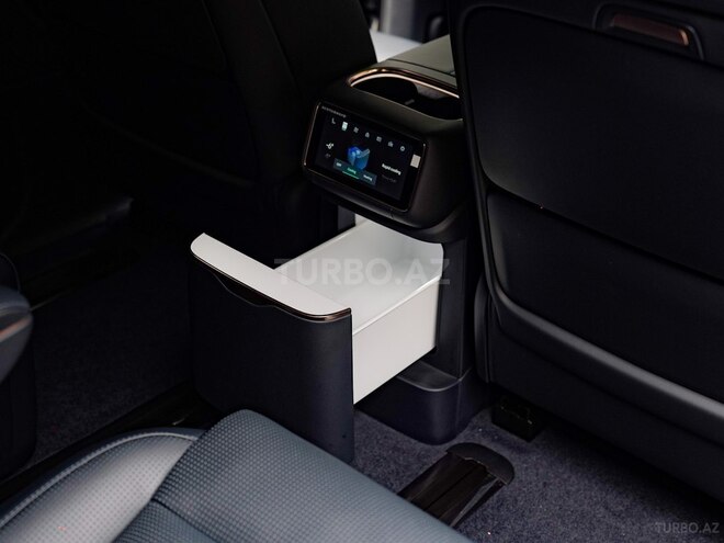 Lynk & Co 900-17
