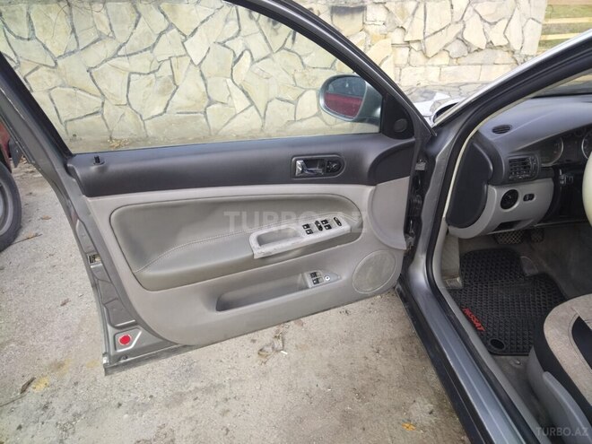 Volkswagen Passat 2004, 400,000 km - 1.8 l - Şamaxı
