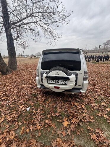 Mitsubishi Pajero 2012, 280,000 km - 3.5 л - Bakı