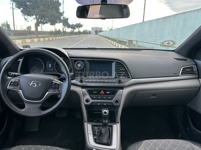 Hyundai Elantra 2018, 73,200 km - 2.0 л - Bakı