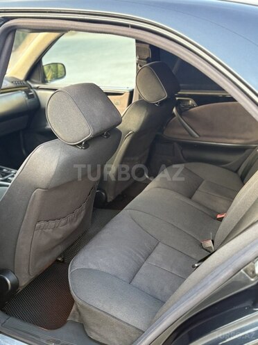 Mercedes E 240 2000, 330,000 km - 2.4 l - Bakı