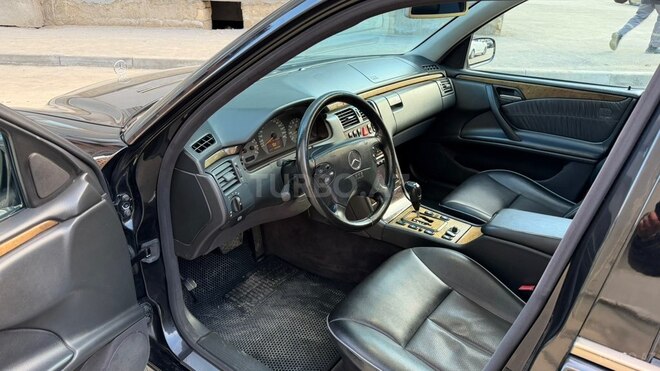 Mercedes E 320 2000, 275,000 km - 3.2 л - Bakı