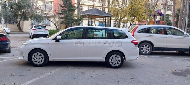 Toyota Corolla Fielder-3