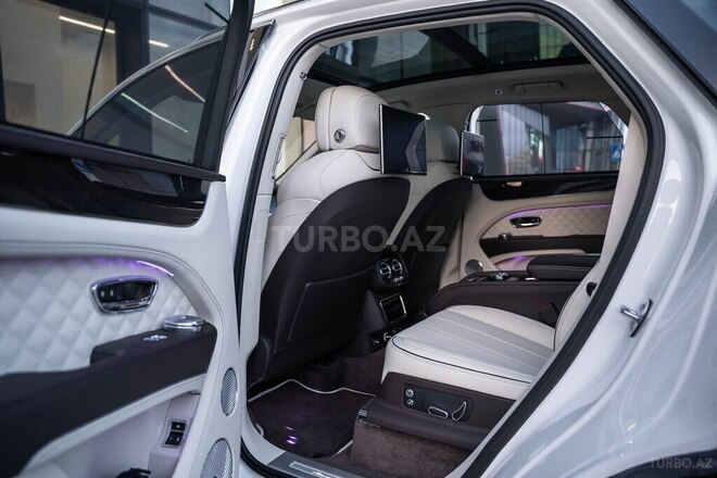 Bentley Bentayga-14