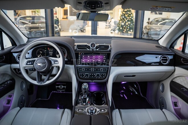 Bentley Bentayga-10