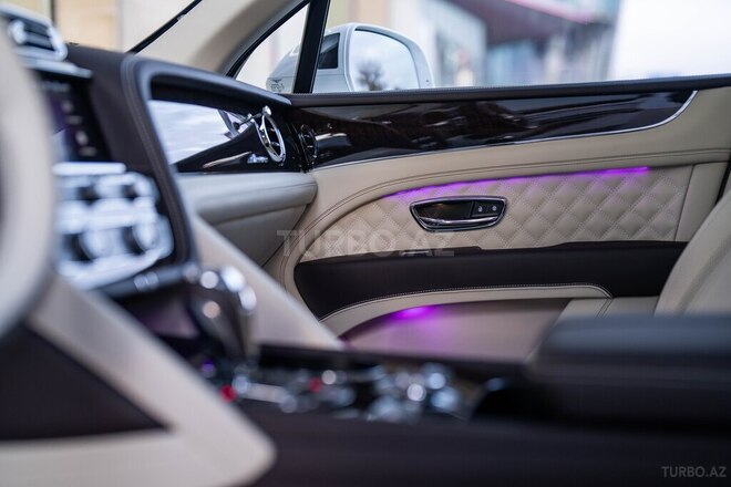 Bentley Bentayga-19