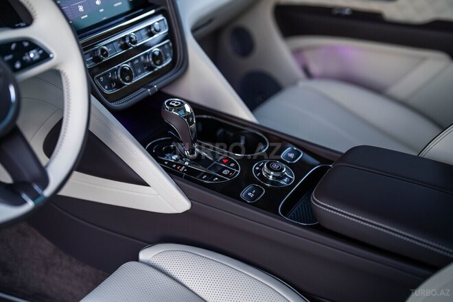 Bentley Bentayga-16