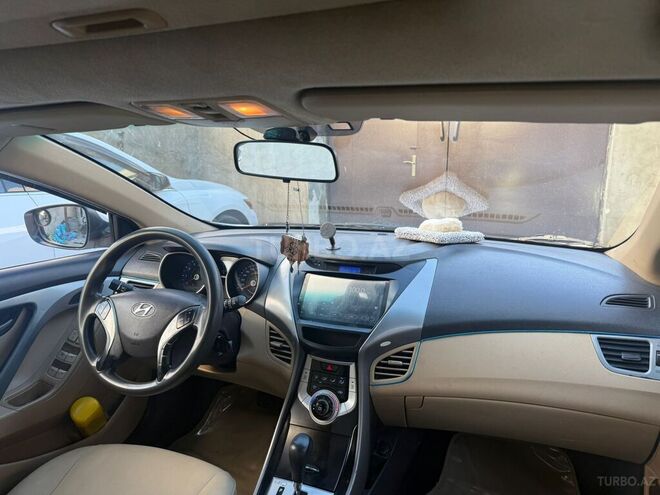 Hyundai Elantra-8