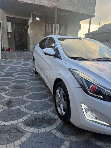 Hyundai Elantra-4
