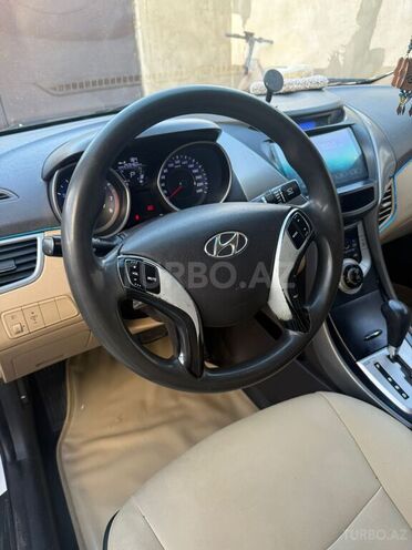 Hyundai Elantra-7