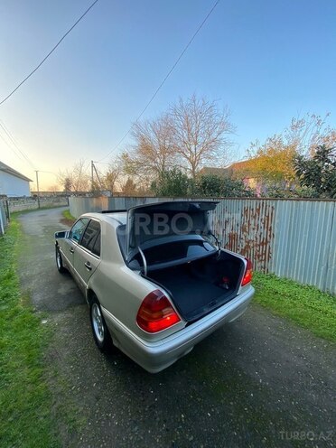 Mercedes C 250 1993, 220,000 km - 2.5 l - Masallı