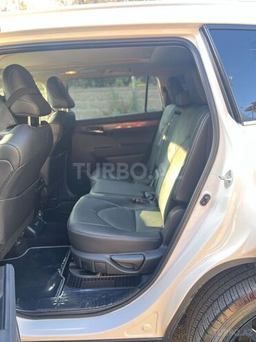 Toyota Highlander-6