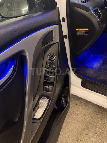 Hyundai Elantra 2015, 219,214 km - 1.8 л - Şirvan
