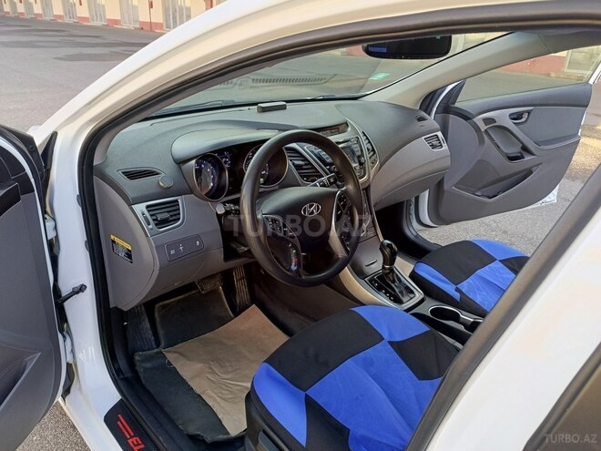 Hyundai Elantra 2015, 131,966 km - 1.8 l - İmişli