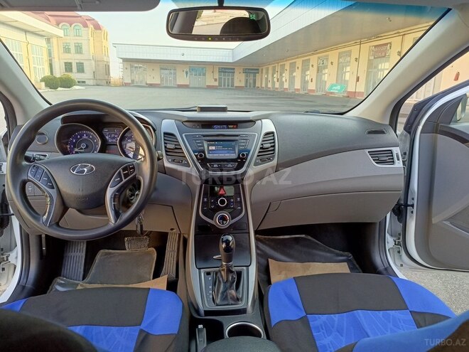Hyundai Elantra 2015, 131,966 km - 1.8 l - İmişli