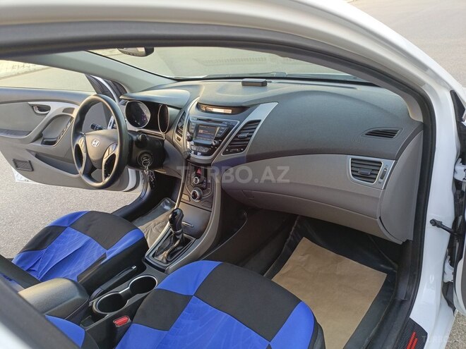 Hyundai Elantra 2015, 131,966 km - 1.8 l - İmişli