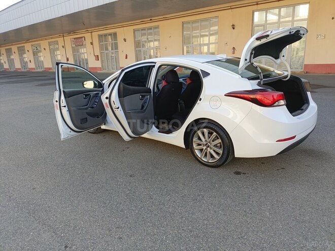 Hyundai Elantra 2015, 131,966 km - 1.8 l - İmişli