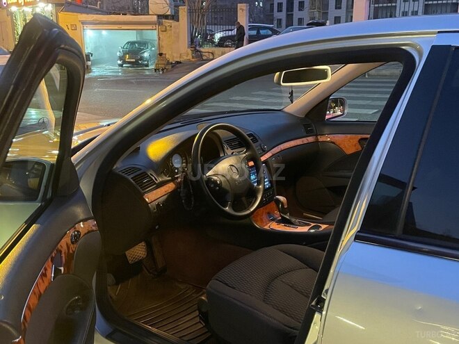 Mercedes E 220 2005, 389,000 km - 2.2 l - Bakı