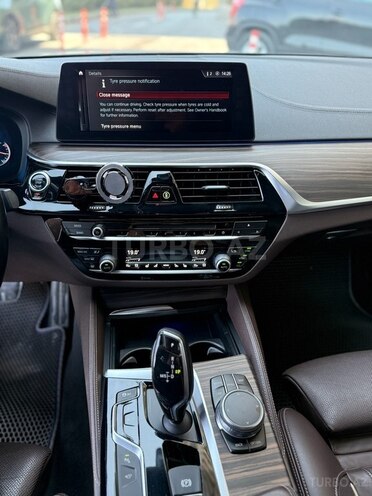BMW 520 2018, 281,180 km - 2.0 л - Bakı