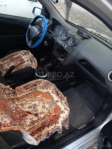 Ford Fiesta-2
