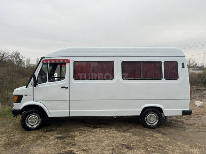 Mercedes 208 D 1992, 540,000 km - 2.3 l - Salyan